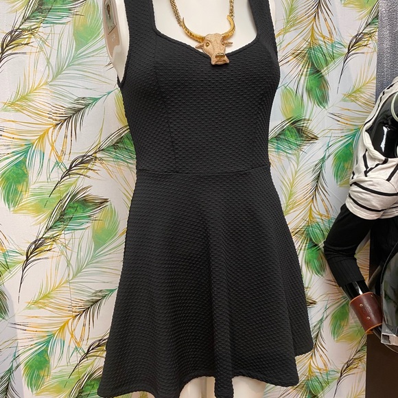 Summer Dress w/back cut off A-Line mini - Picture 4 of 8